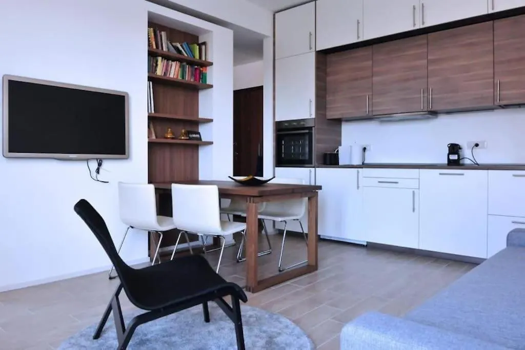 Appartamento Moderno Design District contacts